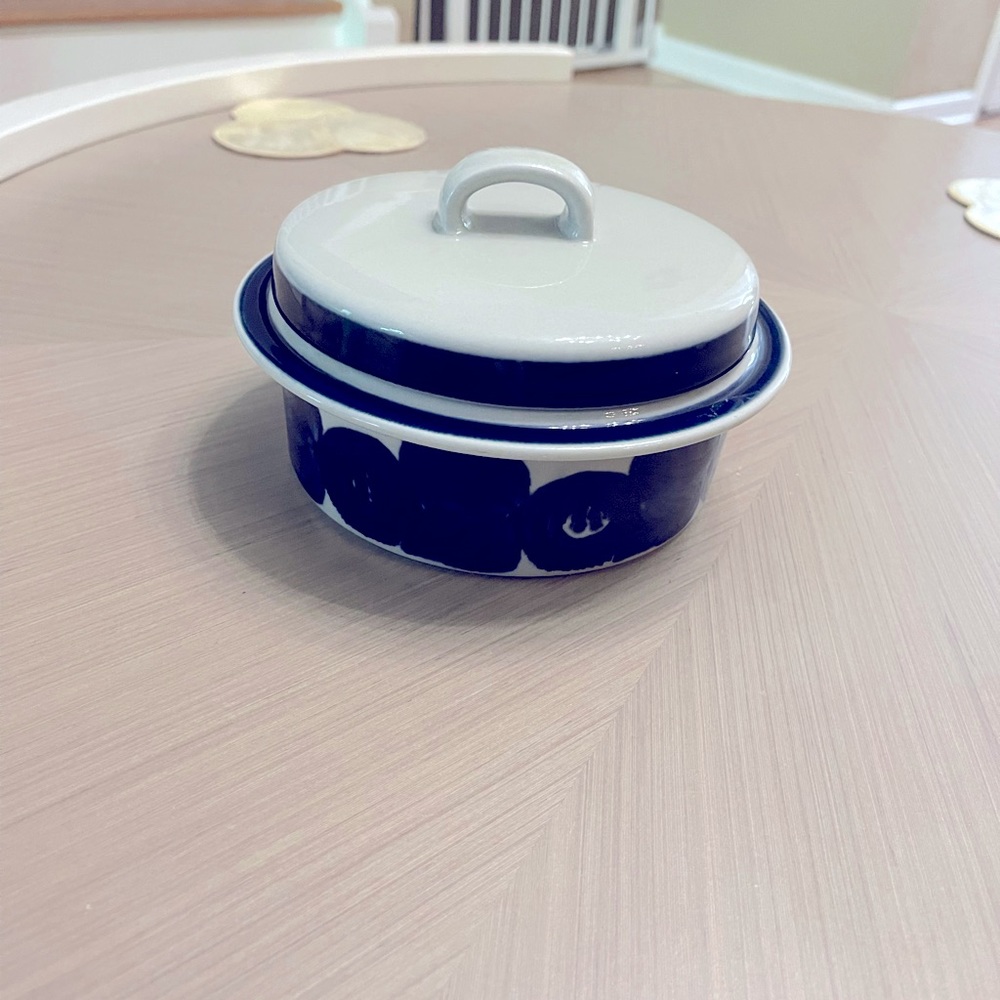 Blue Anemone Serving Casserole Bowl with Lid